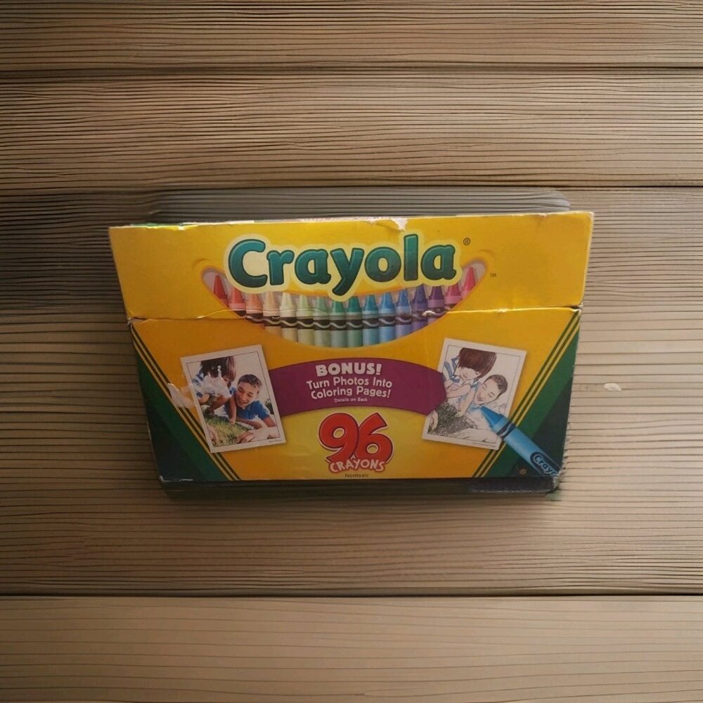 Rare Vintage 2009 Crayola 96‎ Crayons Bonus Turn Photos School Supplies